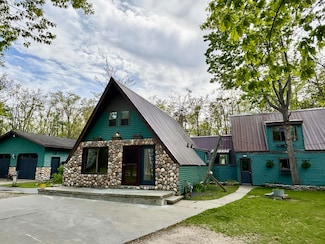 3334 Pleasant View Dr, Lewiston, MI 49756