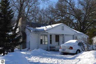 909 W 10th St, Mio, MI 48647