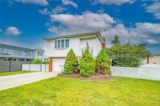 50 W Hampton Rd, Lindenhurst, NY 11757