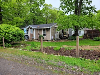 8 Laurel St, Lakeville, MA 02347