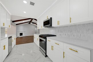 601 S Heather Ln, Friendswood, TX 77546