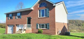 105 Meadowview Ct, Uniontown, PA 15401