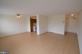 6641 Wakefield Dr Unit 214, Alexandria, VA 22307