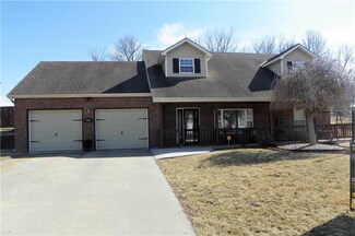 3812 Wheatridge Dr, Saint Joseph, MO 64506