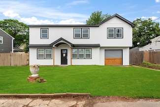 130 E Carmans Rd, Farmingdale, NY 11735