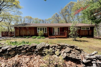 1037 Bartholomew Rd, Middletown, CT 06457