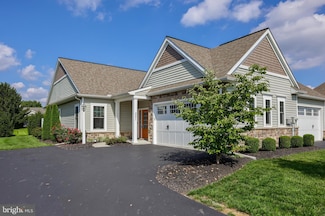 331 Pin Oak Dr, Lititz, PA 17543