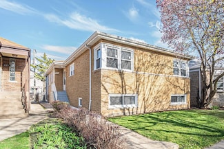 6319 N Whipple St, Chicago, IL 60659