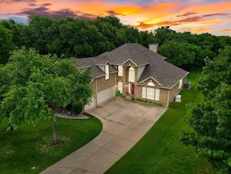 105 Crestwood Ct, Red Oak, TX 75154