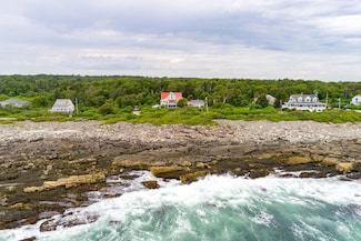 24 Edwards St, Portland, ME 04102
