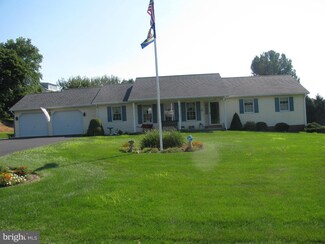 7 N Arthur Dr, Reading, PA 19608
