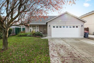 2774 Brookdale Dr, Central Point, OR 97502
