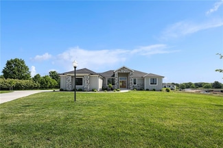 7555 NW Fawn Cir, Kansas City, MO 64152