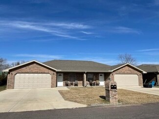 907 -913 East 15th St, Mountain Grove, MO 65711