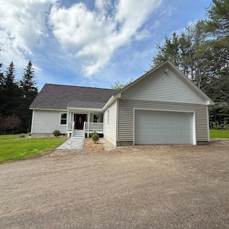 4 Hilltop Dr, Holderness, NH 03245