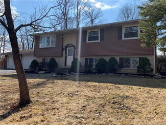 221 W West St, Wind Gap, PA 18091