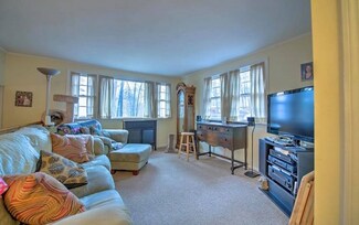 15 Bay St, Goffstown, NH 03045