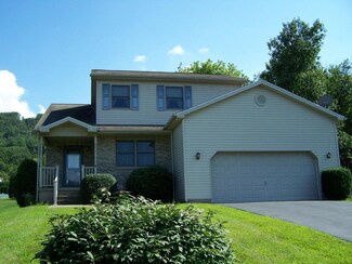 6 Terrace Ln, Sugarloaf, PA 18249