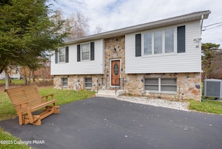 1977 Sun Valley Dr, Blakeslee, PA 18610