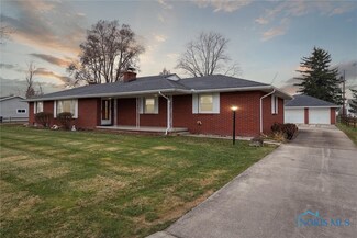 233 Enos Dr, Oregon, OH 43616