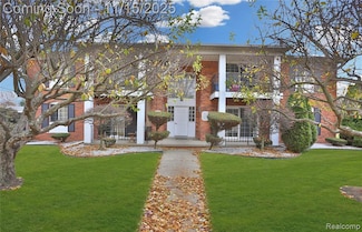 22001 E 11 Mile Rd Unit 1, Saint Clair Shores, MI 48081