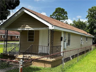 2102 Hancock St, Gretna, LA 70053