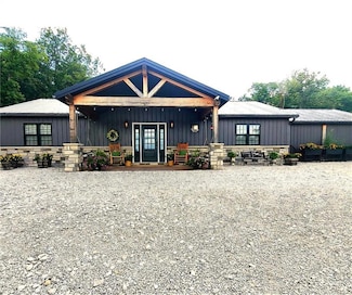 16 S Lakeview Rd, Mapleton, KS 66754