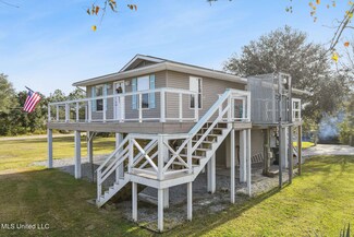 10010 Arizona St, Bay Saint Louis, MS 39520