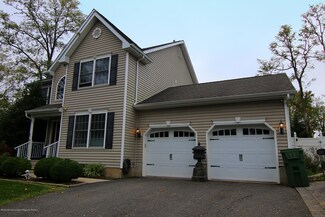 125 Reynolds Dr, Eatontown, NJ 07724