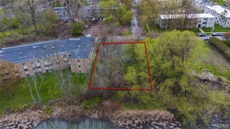 8217 Valle Dr, Niagara Falls, NY 14304
