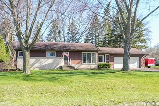 1391 Oakwood Dr, Jenison, MI 49428