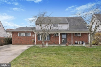 30 Whitewood Dr, Levittown, PA 19057