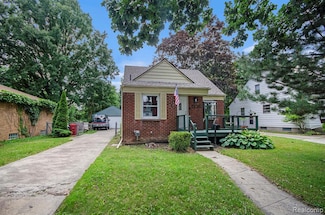 15042 Charles R Ave, Eastpointe, MI 48021