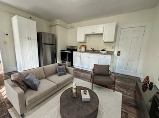 15 Commonwealth Ave Unit 5, Concord, MA 01742