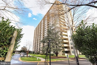 5225 Pooks Hill Rd, Bethesda, MD 20814