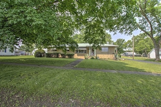 427 S Madison St, Cerro Gordo, IL 61818