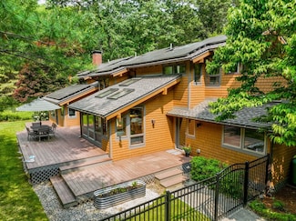 343 Russell St, Carlisle, MA 01741