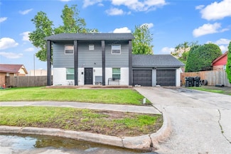 904 NE 4th St, Moore, OK 73160