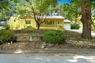 427 Wickham Rd, Manhattan, KS 66502