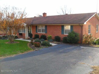 253 Wall St, Bassett, VA 24055