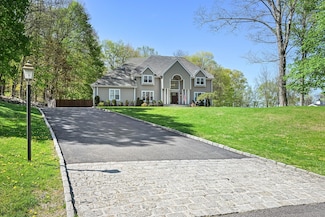 3 Pinegrove Dr, North Salem, NY 10560