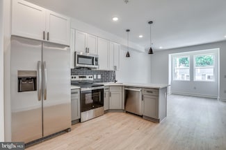 922 W Arizona St Unit 2, Philadelphia, PA 19133