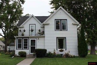345 345 W Main St, St. Clair, MN 56080