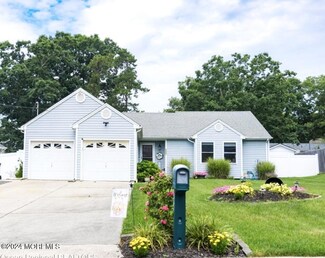 173 Topside Rd, Manahawkin, NJ 08050