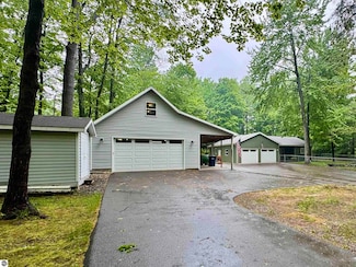 4546 Prouty Rd, Traverse City, MI 49686