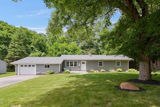 4 Malquinn Dr, Hopedale, MA 01747