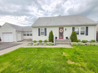 42 Lund St, Nashua, NH 03060