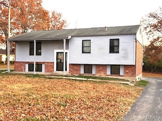 1002 Carole Ln, Ellisville, MO 63021