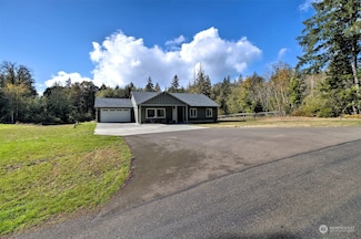 690 E Stadium Beach Rd W, Grapeview, WA 98546