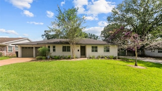 5010 Redstart St, Houston, TX 77035